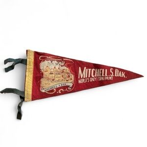 Vintage 1940s Mitchell South Dakota Felt Pennant Travel Souvenir Flag
